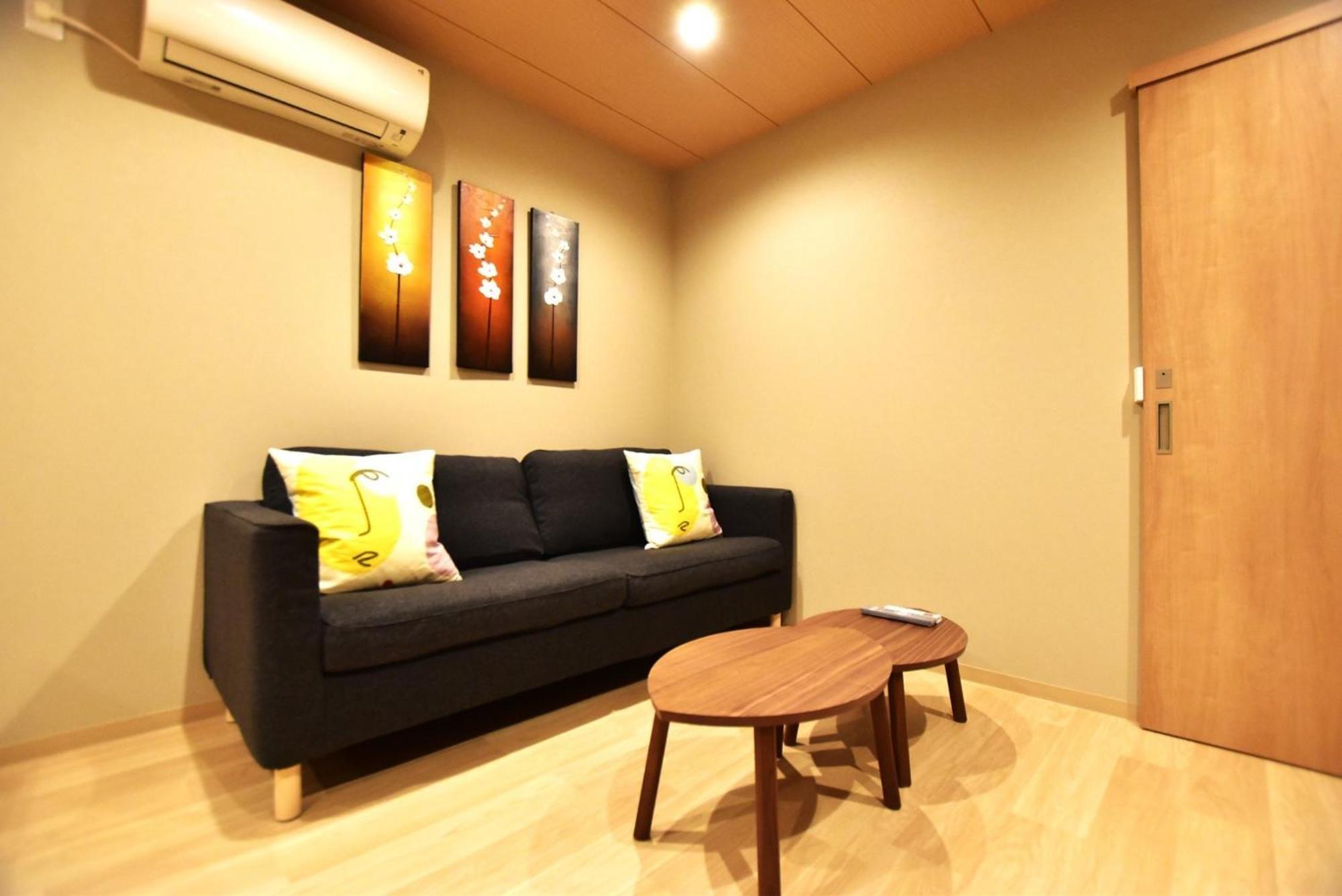 Casa de férias Tamatsukan 玉津館, Kansai Airport 關西空港 57 Mins, Namba 6 Mins, Nihonbashi 4 Mins, Universal 37 Mins, Nara 30 Mins, Walk Jr Tsuruhashi 7 Mins, Early Check In Osaka
